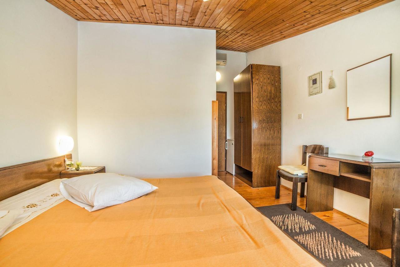 Apartments And Rooms Ana Pomer 217 Exterior photo